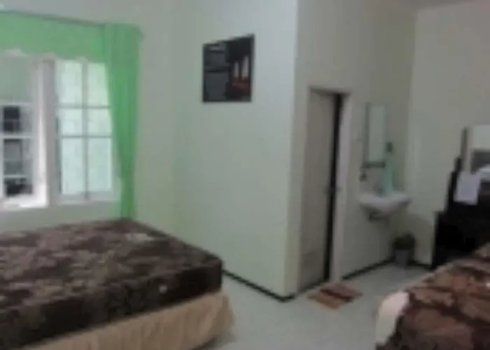 Villa Keluarga "Pondok Daun" Malang